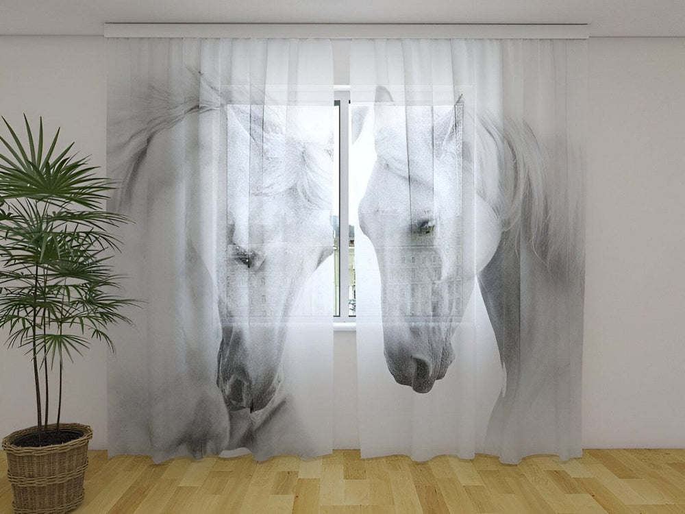 Dienas un nakts aizkari ar zirgiem - Balto zirgu pāris Tapetenshop.lv