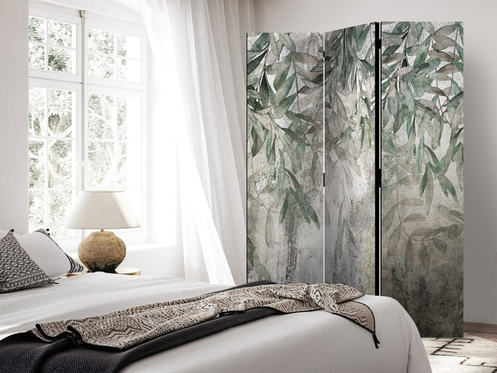 Dekoratīvais aizslietnis ar zaļam lapām uz betona faktūras, 3 daļas ART