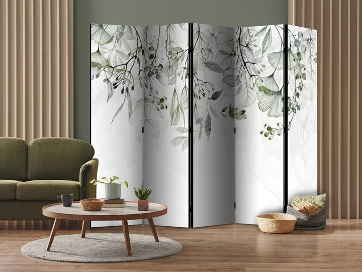 Aizslietnis un telpas sadalītājs- Zaļās lapas un ziedi uz gaiša fona ART