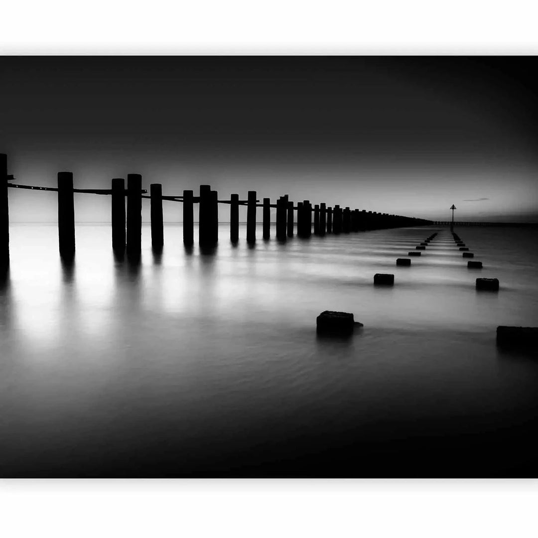 Fototapetes ar jūru - Melnbalta ainava ar mierīgu pludmali - pirkt G-ART