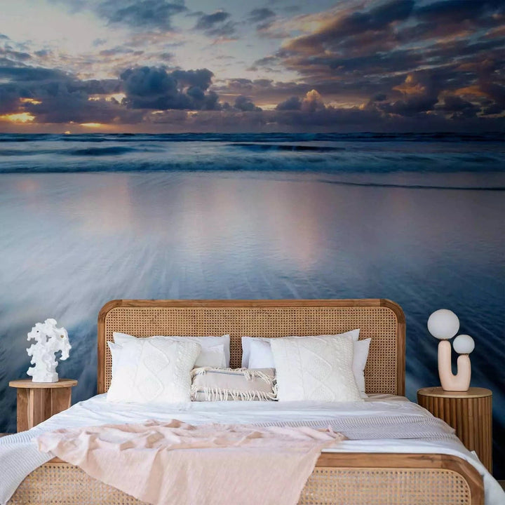 Fototapetes ar saulrietu virs zila okeāna - zilos toņos G-ART