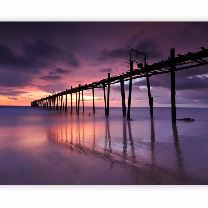 Fototapetes ar saulrietu - Piestātne un saulriets, violetos toņos G-ART
