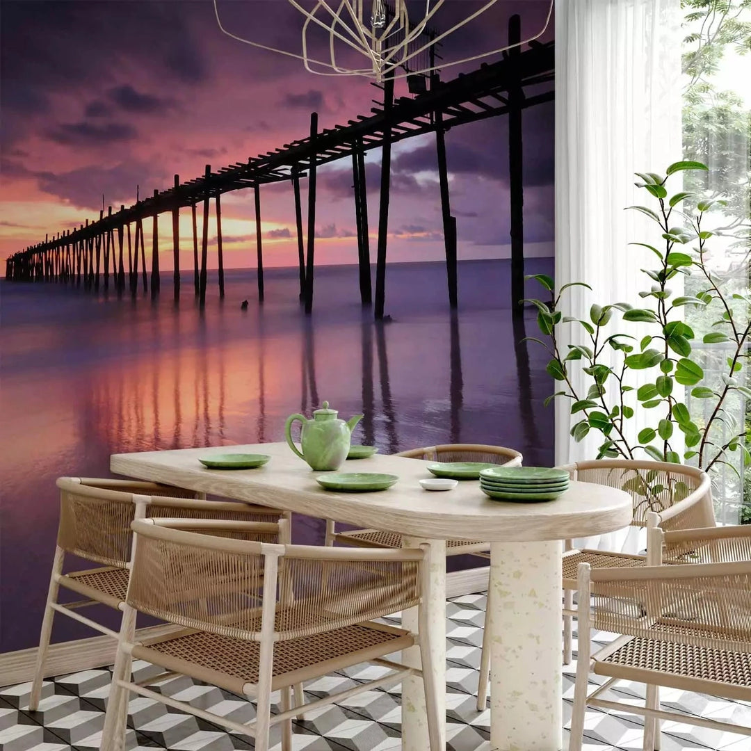 Fototapetes ar saulrietu - Piestātne un saulriets, violetos toņos G-ART