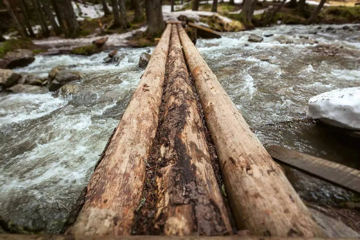 Fototapetes ar skaistu ainavu - Kalnu upe - zemes toņos D-ART