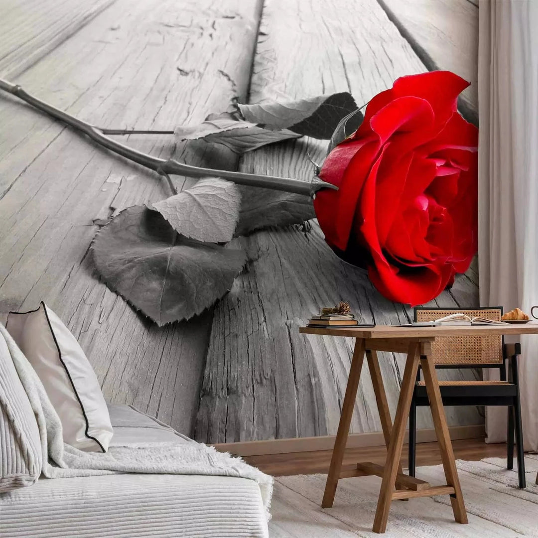 Fototapetes - Vientuļa roze - sarkana roze uz pelēka koka tekstūras G-ART