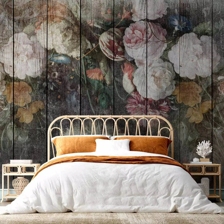 Fototapetes - Ziedošas puķes - retro ziedu motīvs uz koka dēļiem G-ART