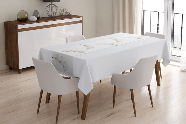 Galda celiņš ar baltām orhidejām uz balta fona: Sniegbalts skaistums  Digital Textile