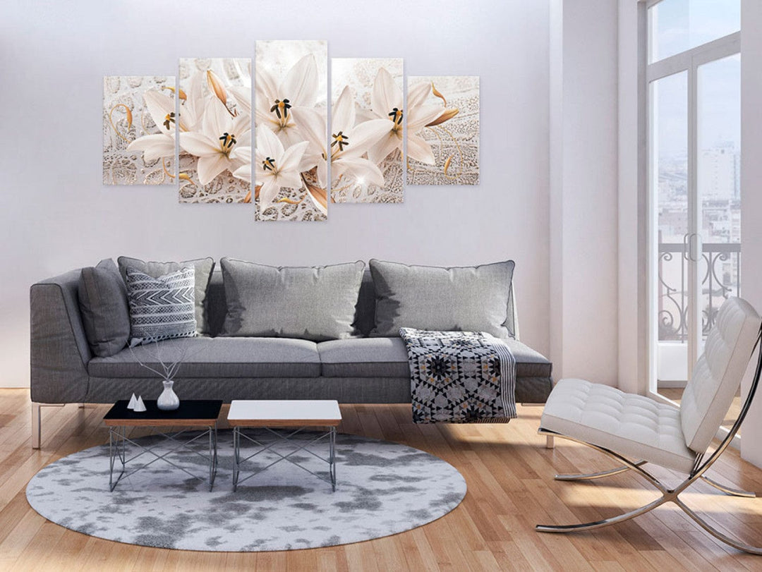 Glezna ar lilijām uz eleganta fona, krēmkrāsa,  - Maiguma dārgums G-ART