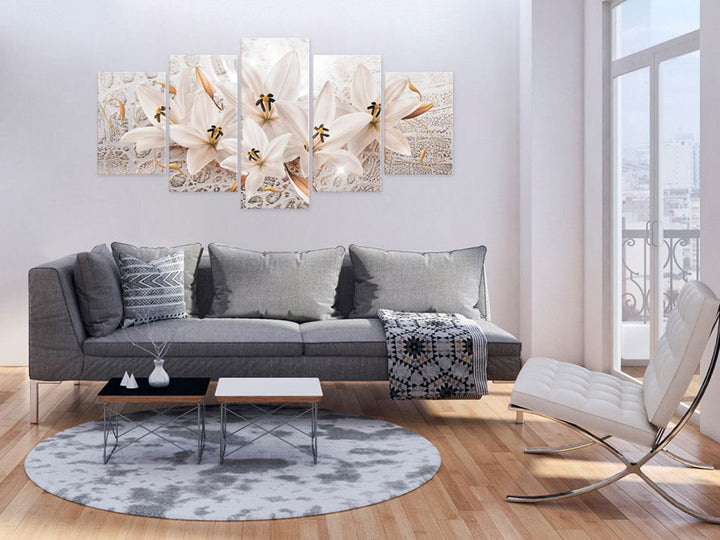 Glezna ar lilijām uz eleganta fona, krēmkrāsa,  - Maiguma dārgums G-ART