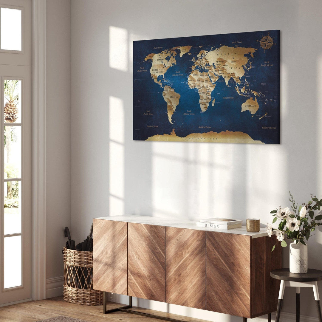 Glezna - Zelta pasaules karte uz zila fona: Tumši zilās dzīles G-ART.
