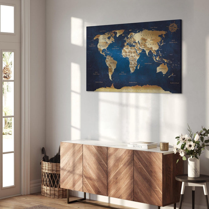Glezna - Zelta pasaules karte uz zila fona: Tumši zilās dzīles G-ART.