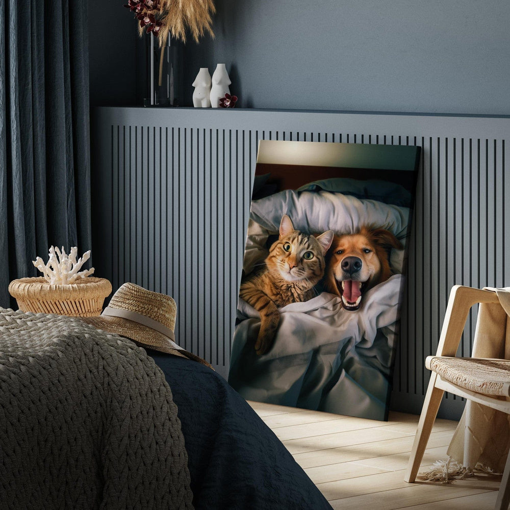 Glezna - Zeltainais retrīvers un kaķis atpūšas gultā, 150236 G-ART