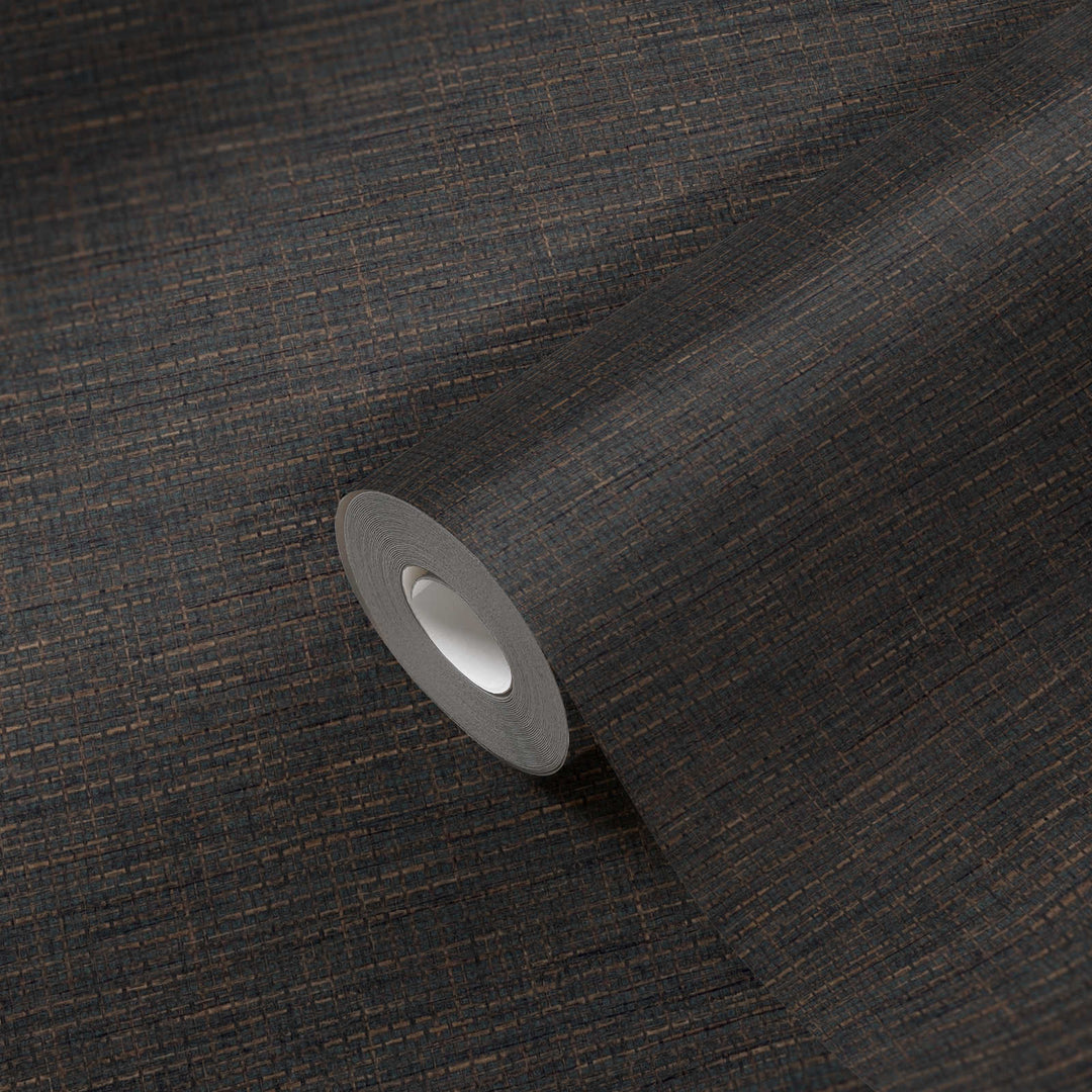 Melnas tapetes ar rafijas rakstu un auduma izskatu - 1360370 AS Creation