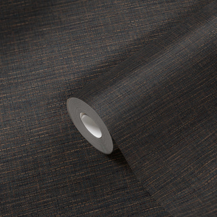 Melnas tapetes ar rafijas rakstu un auduma izskatu - 1360370 AS Creation