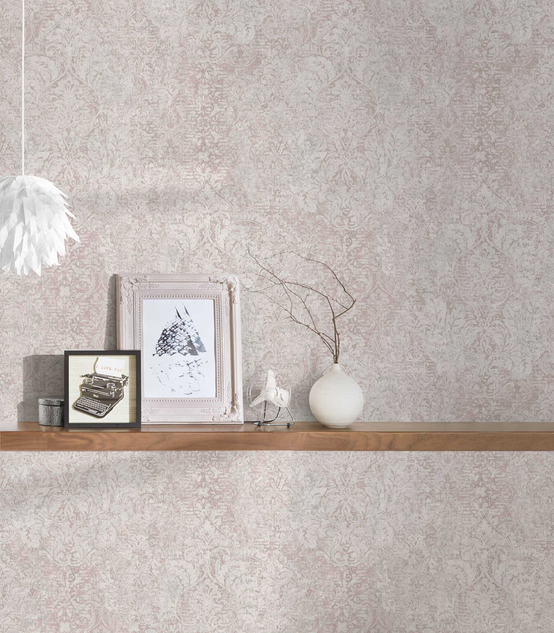 Tapetes ar ornamentu vintage stilā krēmkrāsas un rozā toņos AS 380933 Tapetenshop.lv