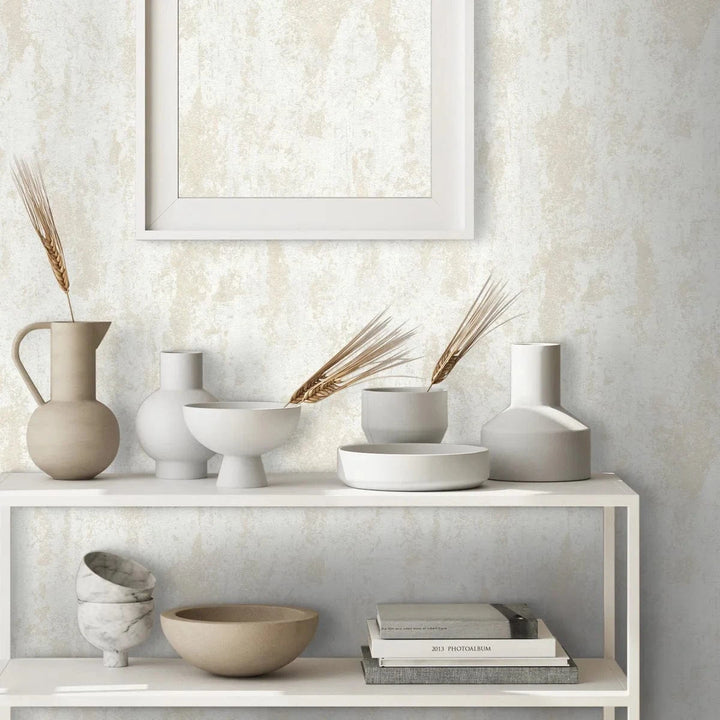 Baltas un krēmkrāsas tapetes ar apmetuma faktūru gaisīgai telpai   Tapetenshop.lv