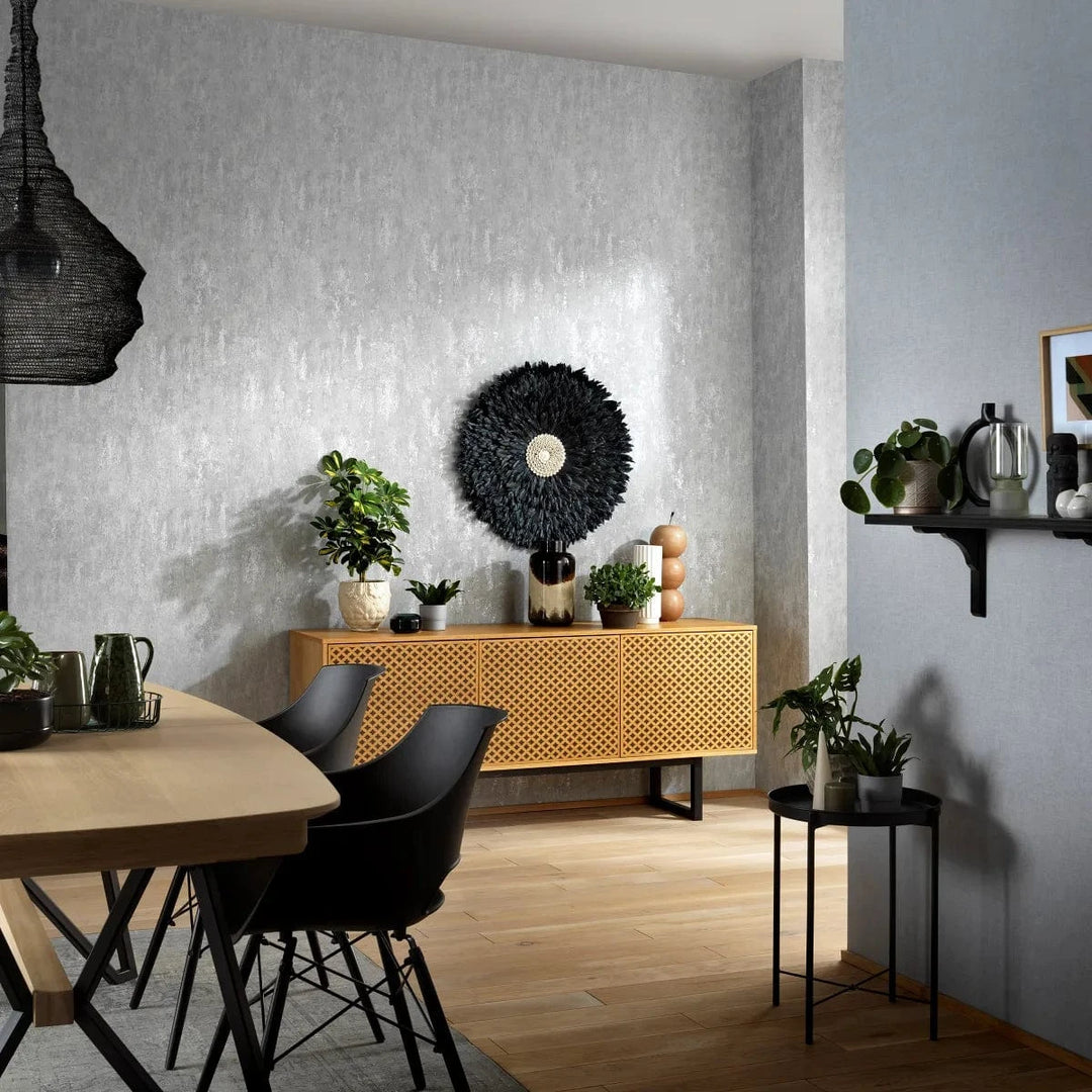 Pelēkas tapetes ar apmetuma rakstu un vieglu spīdumu stilīgam interjeram   Tapetenshop.lv