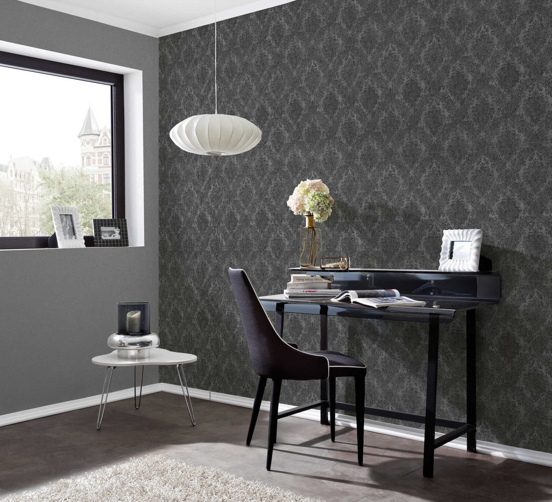 Tapetes ar klasisko rakstu AS Creation 33607-8 melnā krāsā AS Creation