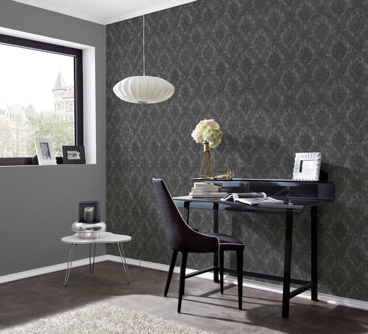 Tapetes ar klasisko rakstu AS Creation 33607-8 melnā krāsā AS Creation