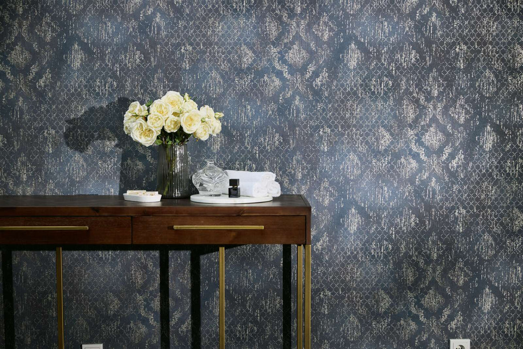 Tapetes ar ornamentu un mirdzošiem akcentiem - melnā, zeltā - 786724 AS Creation