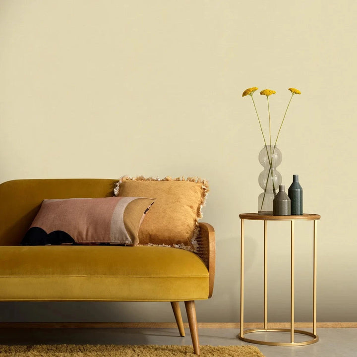 Bēšas matētas tapetes ar auduma tekstūru mājīgam interjeram   Tapetenshop.lv