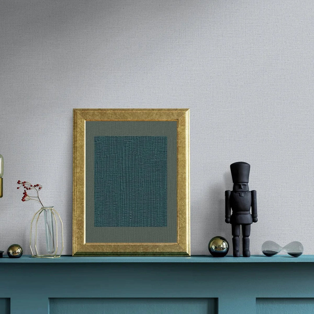 Pelēkas matētas tapetes ar auduma faktūru mūsdienīgam sienu risinājumam   Tapetenshop.lv