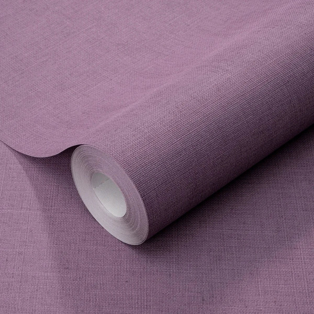 Violetas matētas tapetes ar auduma tekstūru drosmīgam sienu risinājumam   Tapetenshop.lv