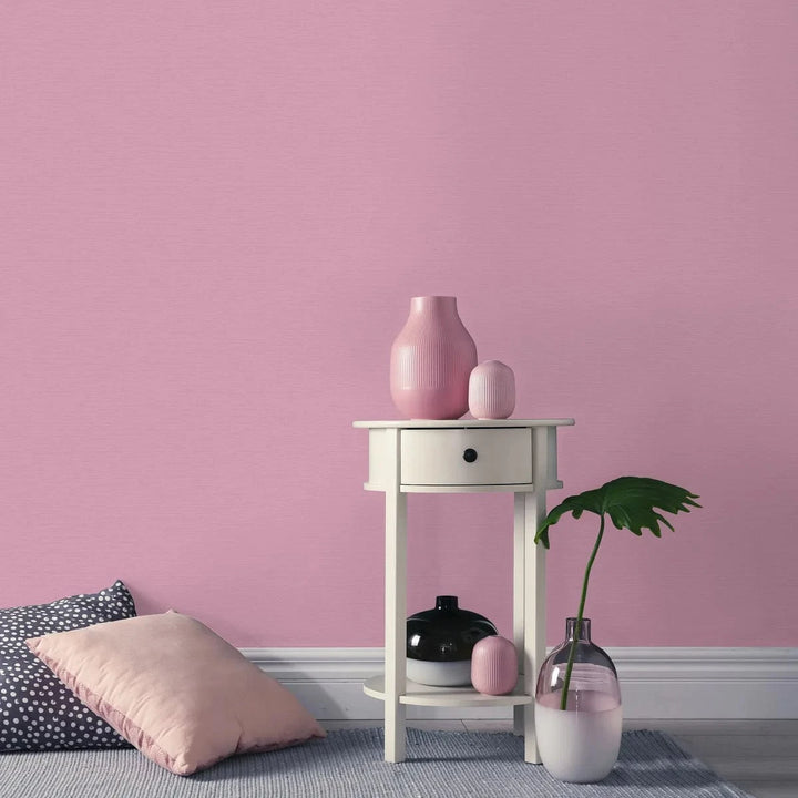 Violetas matētas tapetes ar auduma tekstūru drosmīgam sienu risinājumam   Tapetenshop.lv