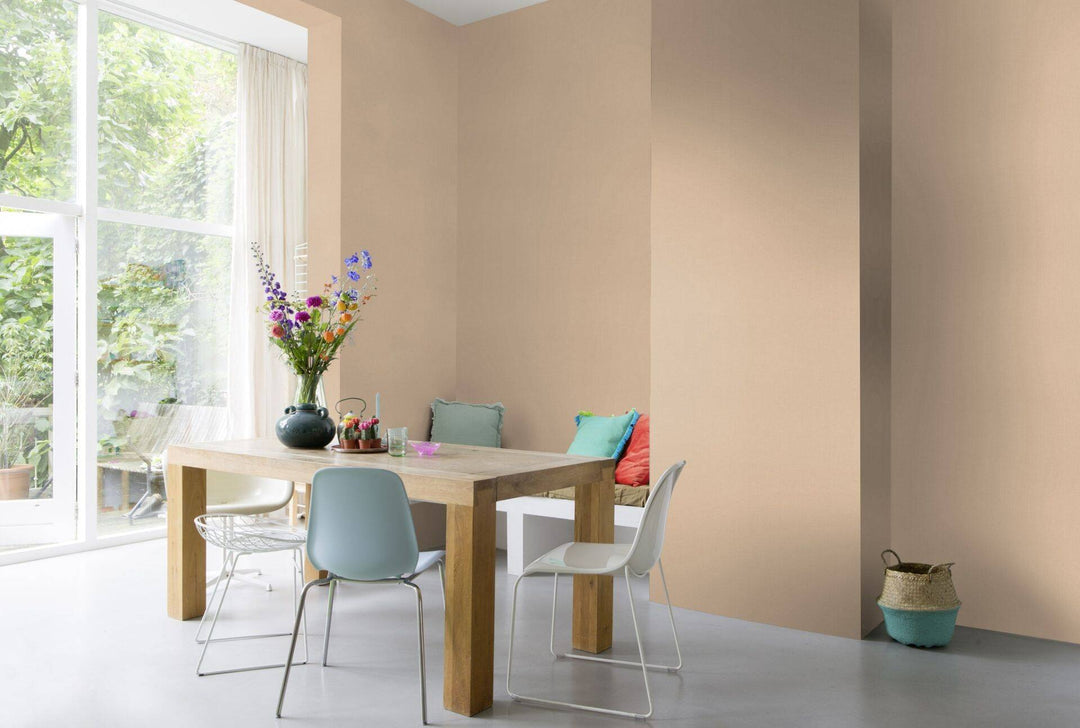 Tapetes RASCH bēšos toņos ar tekstila faktūru - viesistabai RASCH