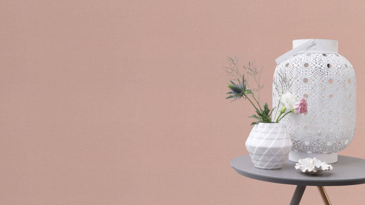 Tapetes RASCH rozā toņos ar tekstila faktūru - guļamistabai RASCH