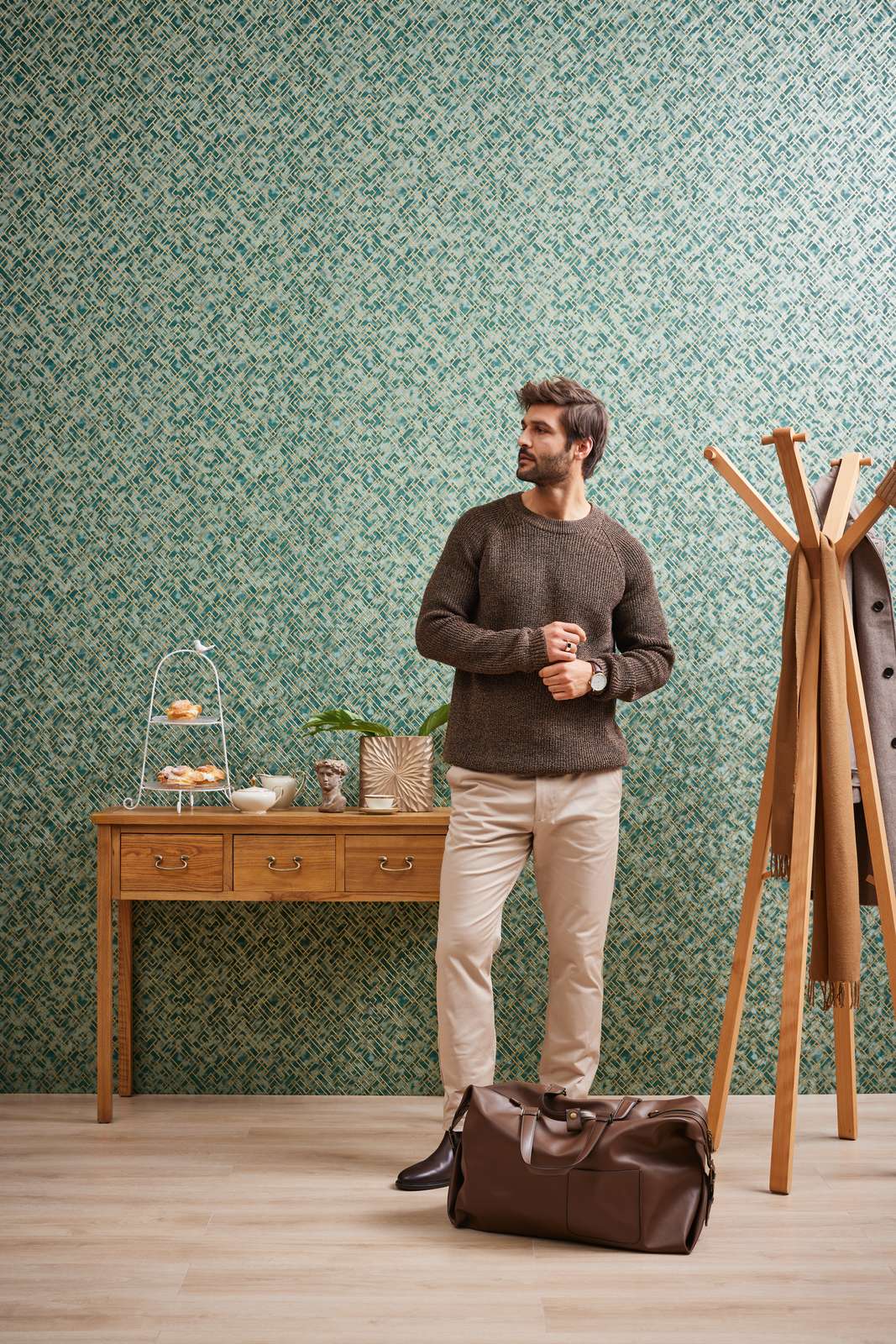 Zaļās Art Deco tapetes ar zeltainu grafisku rakstu - 1366275 AS Creation