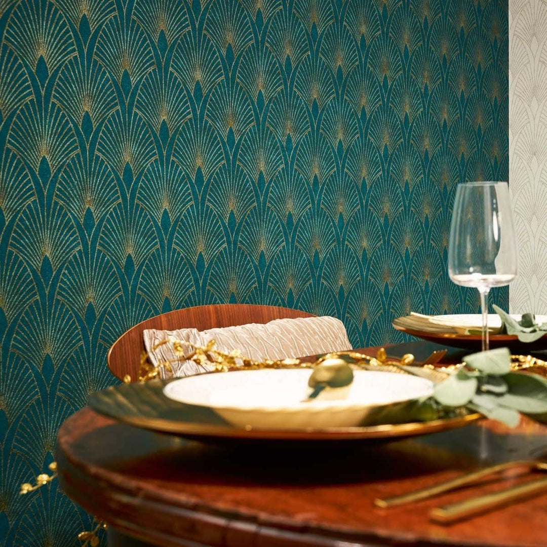 Art Deco tapetes ar zelta retro rakstu un fonu zilā krāsā AS 374275 AS Creation