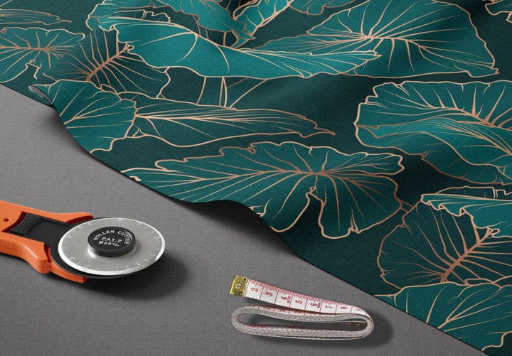 Dekoratīvie Dienas un nakts aizkari - - Nakts džungļi, botāniska kompozīcija ar alokāzijas lapām, 147162 Tapetenshop.lv