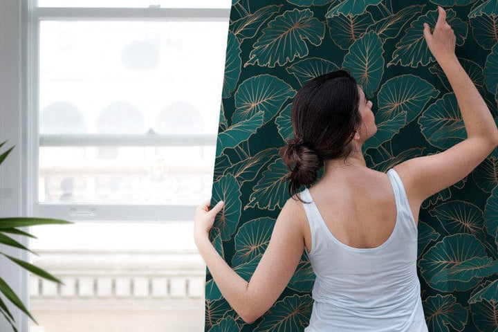 Dekoratīvie Dienas un nakts aizkari - - Nakts džungļi, botāniska kompozīcija ar alokāzijas lapām, 147162 Tapetenshop.lv