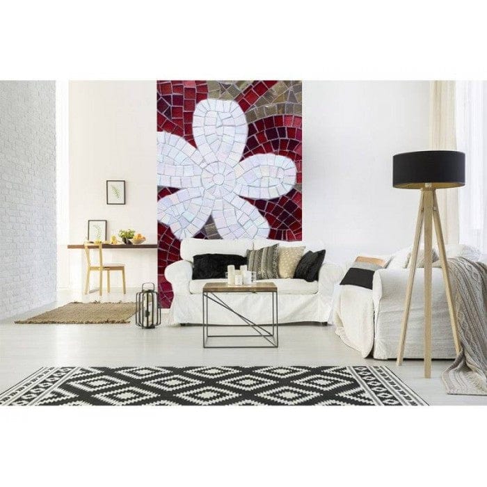 Fototapetes ar sarkanu mozaīku un baltu ziedu D-ART