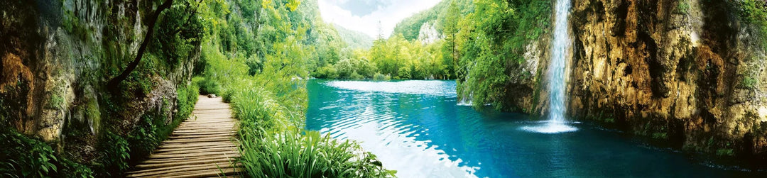 Fototapetes virtuvei ar lamināciju ar ūdenskritumu - Atpūta mežā  (260x60 cm) Art4home