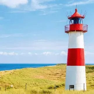 Pašlīmējošas fototapetes virtuvei - Bāka jūras krastā (260x60 cm) Art4home