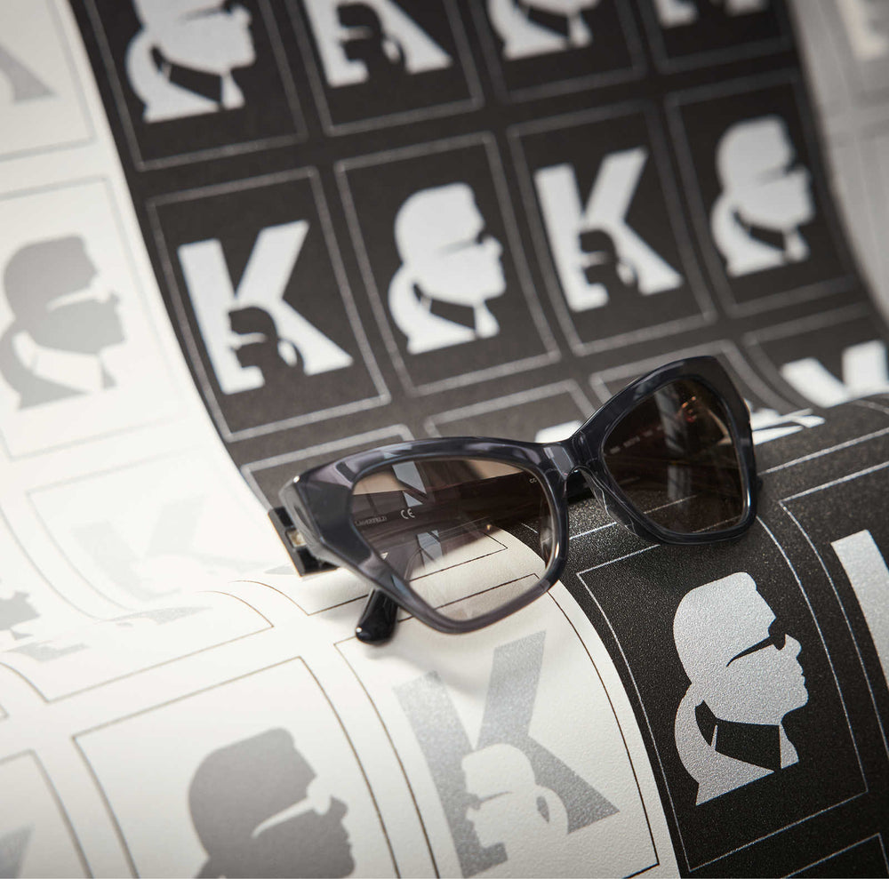 Karl LAGERFELD tapetes ar profila rakstu - pelēkas, 378422 AS Creation