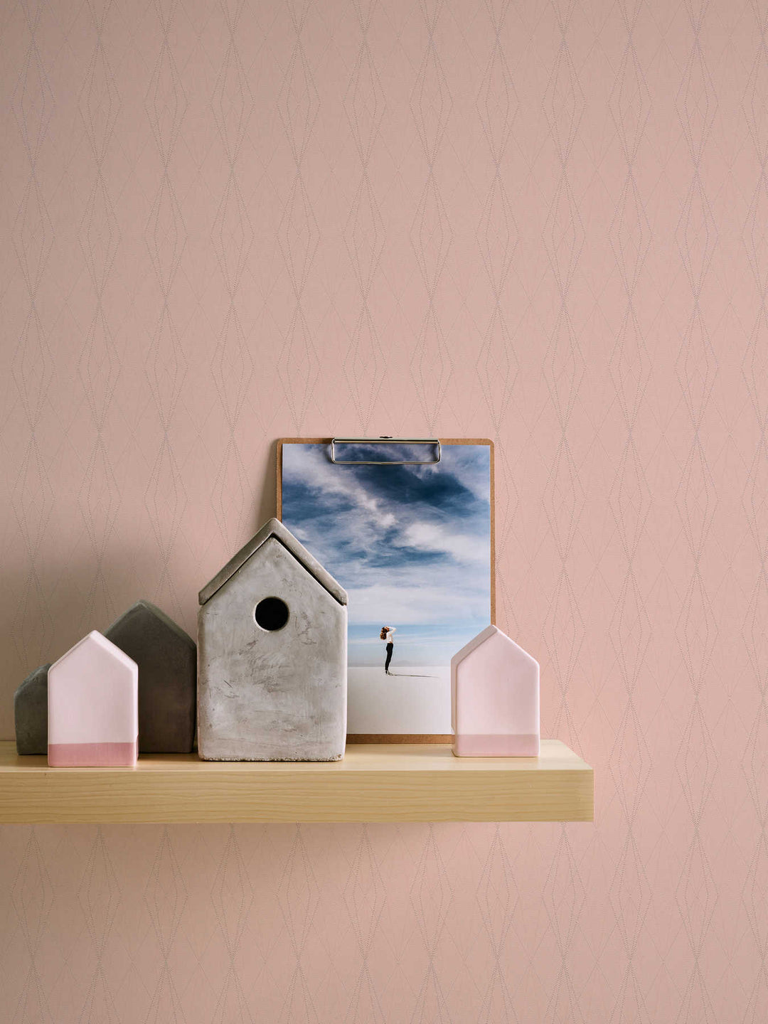 Rozā tapetes ar grafisku rakstu Emotion Graphic AS Creation 368795 AS Creation