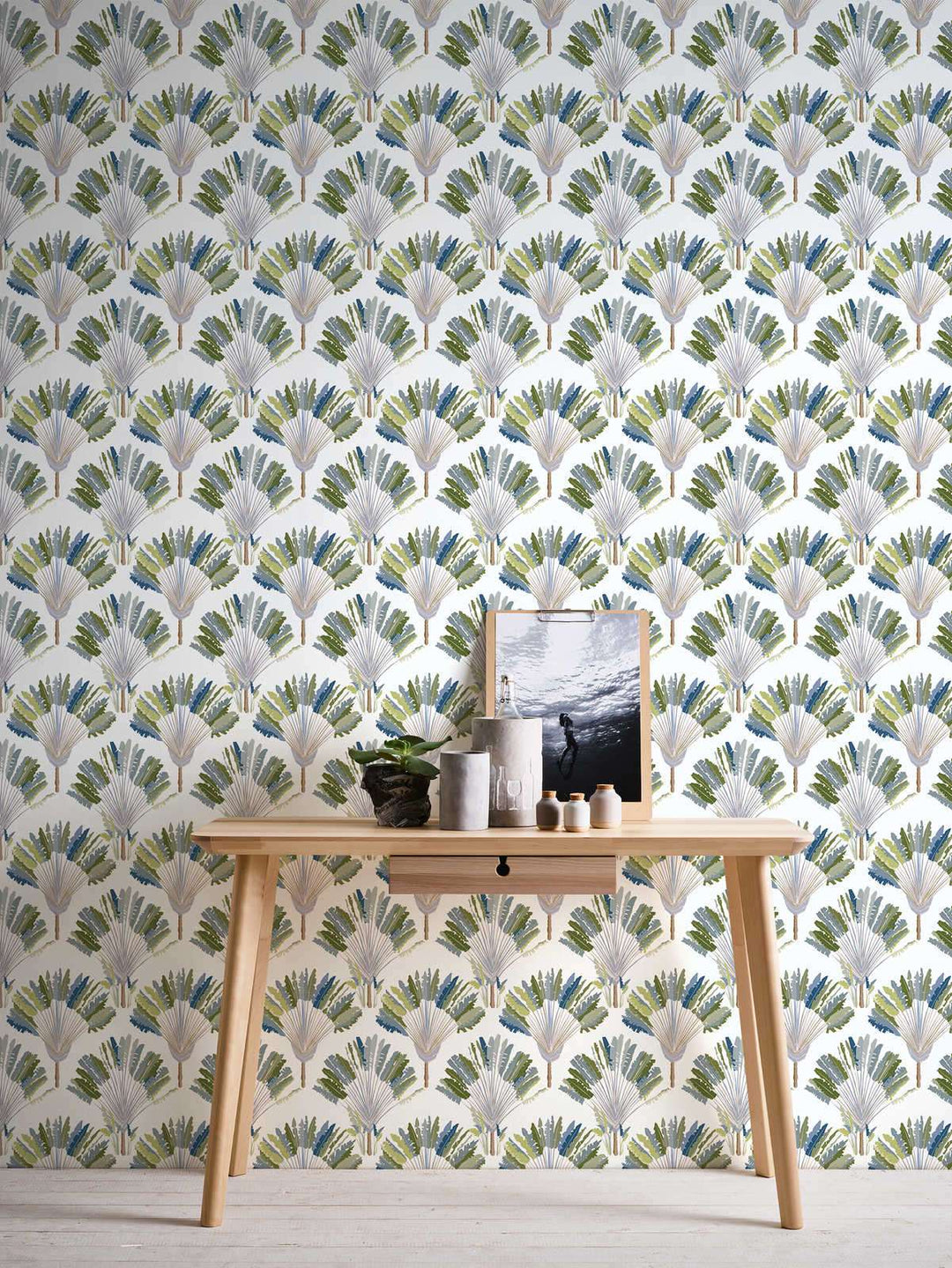 Tapetes ar palmu lapām un ziemcietēm abstraktā rakstā AS 377081  AS Creation