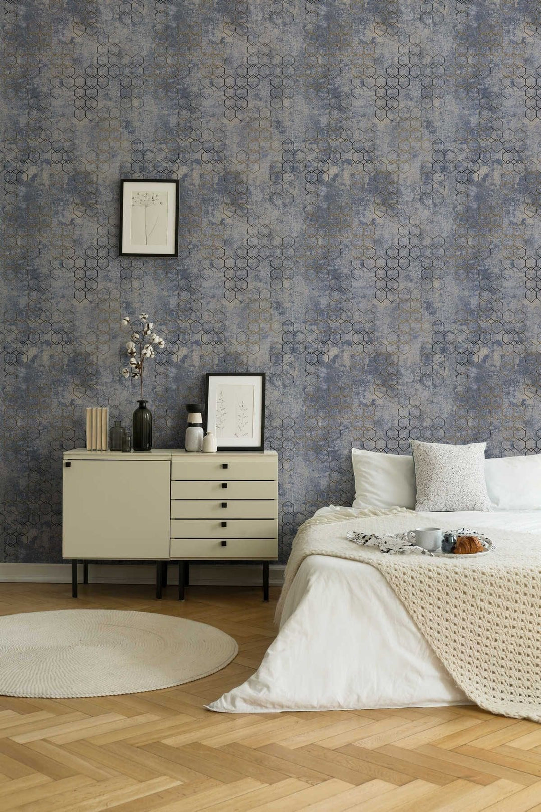 Tapetes ar ģeometrisku rakstu industriālā stilā - tumši pelēkas 374245 AS Creation