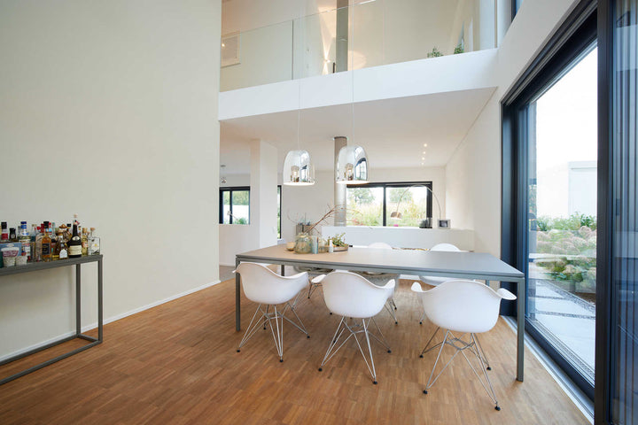 Tapetes ar sauli piesātināta balta krāsa ar pieneņu nokrāsu - 1364070 AS Creation