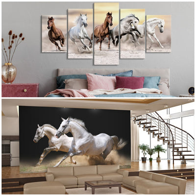 Fototapetes un glezna ar zirgiem interjerā
