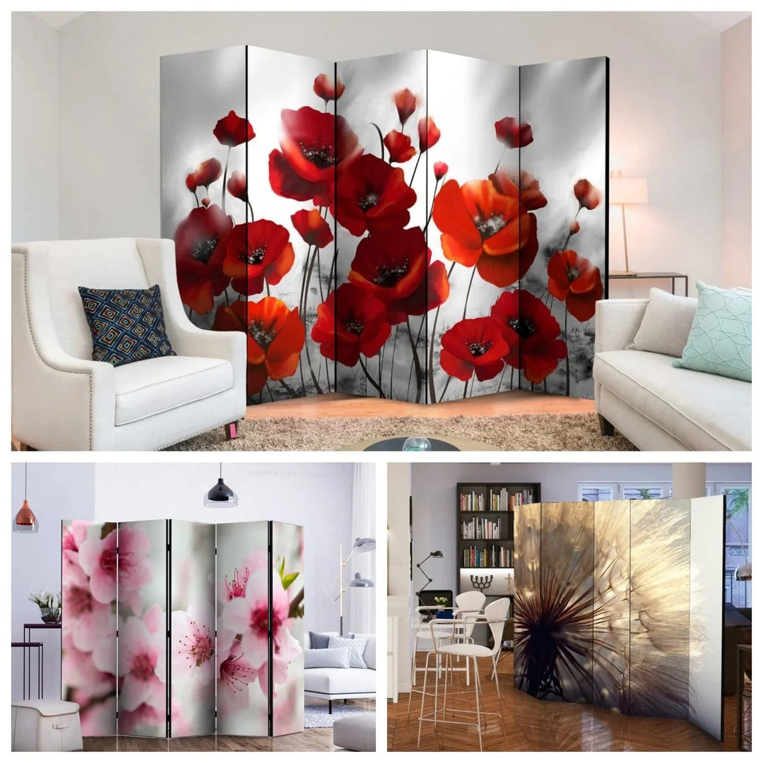 Aizslietnis ar ziediem istabas interjerā: sarkanas magones, pienenes un lauku ziedi