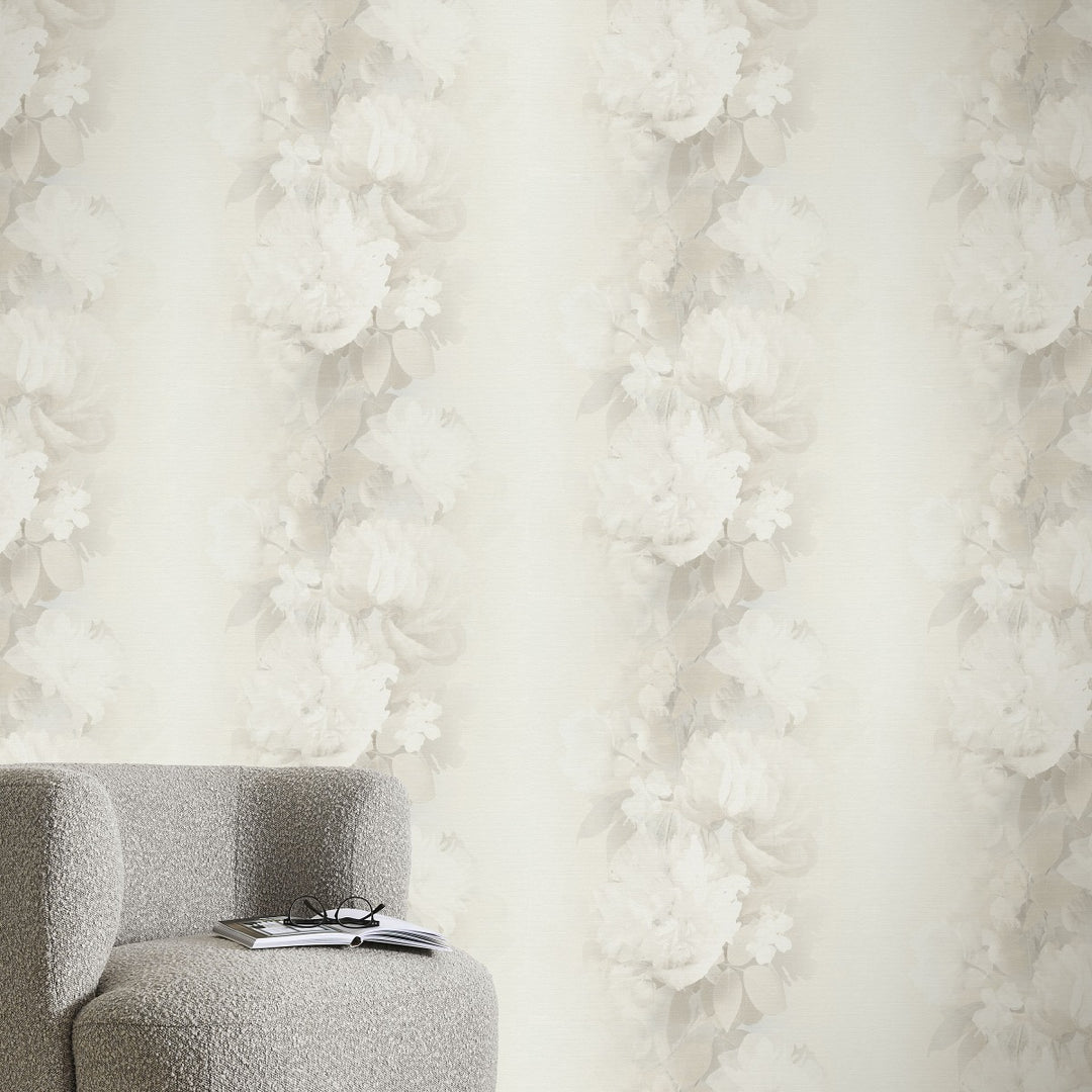 Romanttinen tapetti, jossa on herkkiä kukkamuotoja, kerma - 4005246