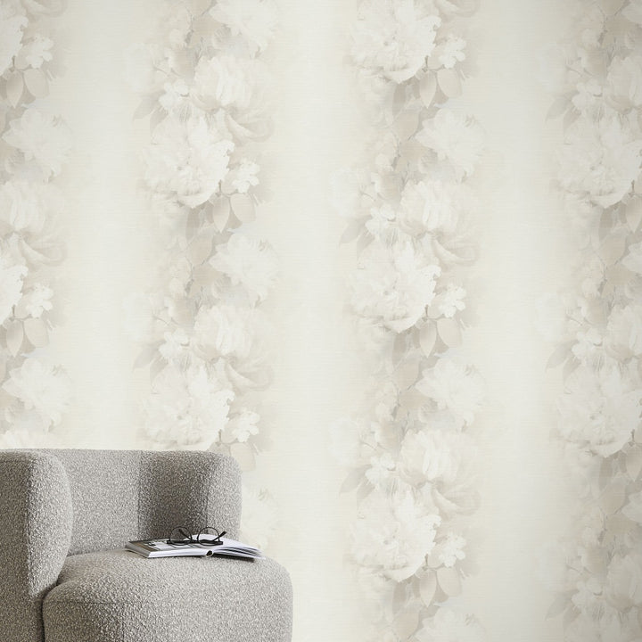 Romanttinen tapetti, jossa on herkkiä kukkamuotoja, kerma - 4005246