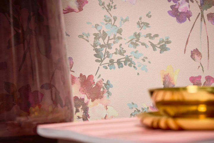 Floral non-woven wallpaper with glossy effect and light texture - 3010125