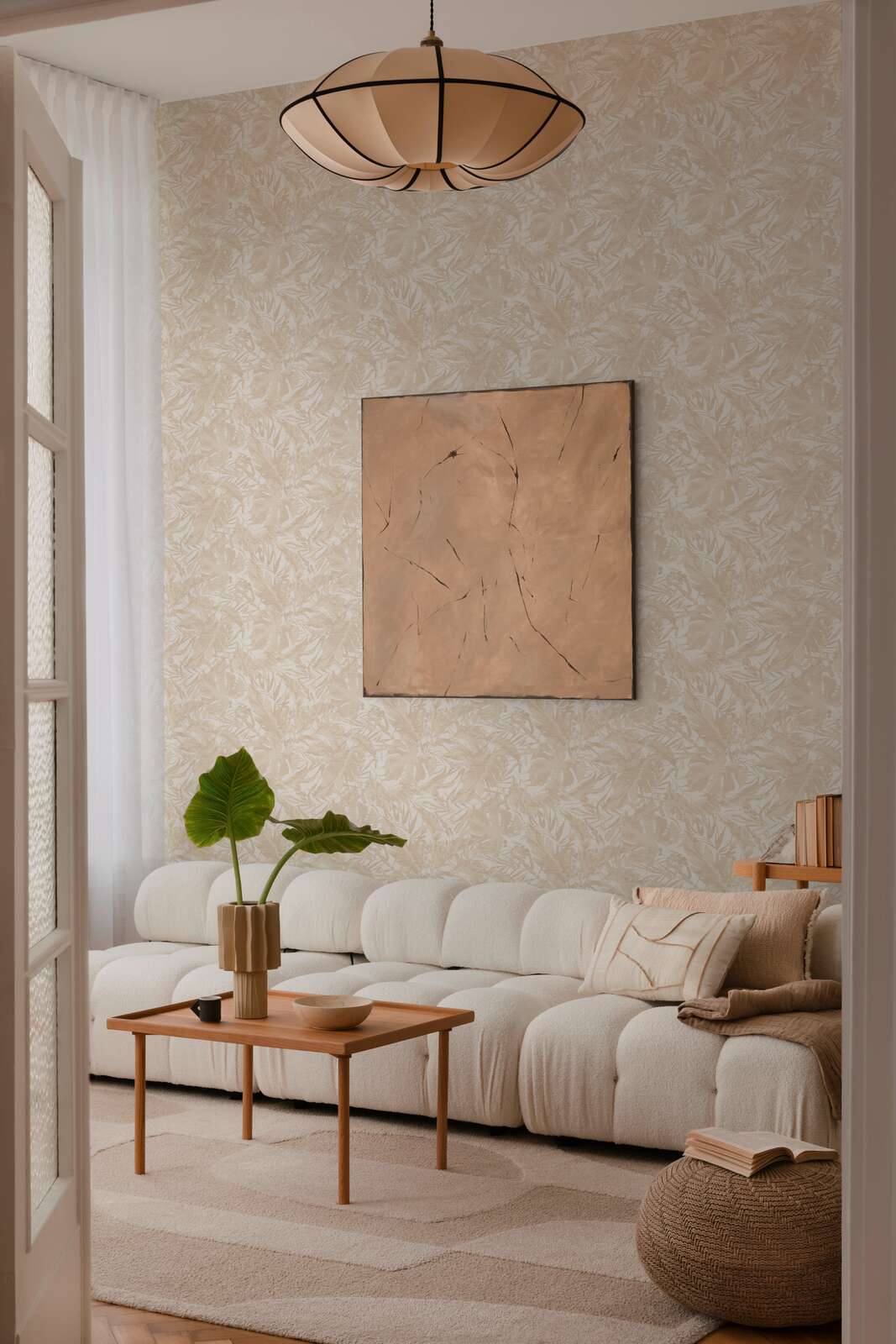 Обои с мотивом пальмы в мягких тонах с легкой текстурой - бежевый, кремовый - 3010147