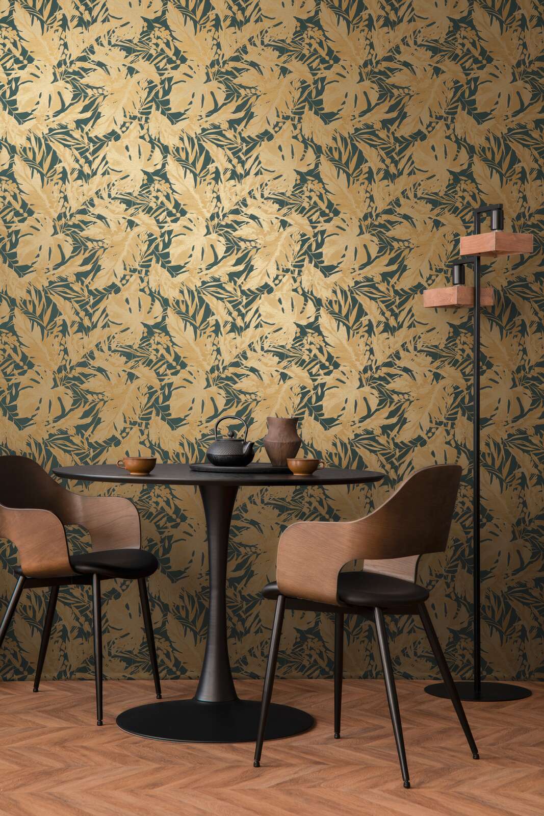 Textured non-woven wallpaper with elegant tropical leaves | green, gold - 3010154