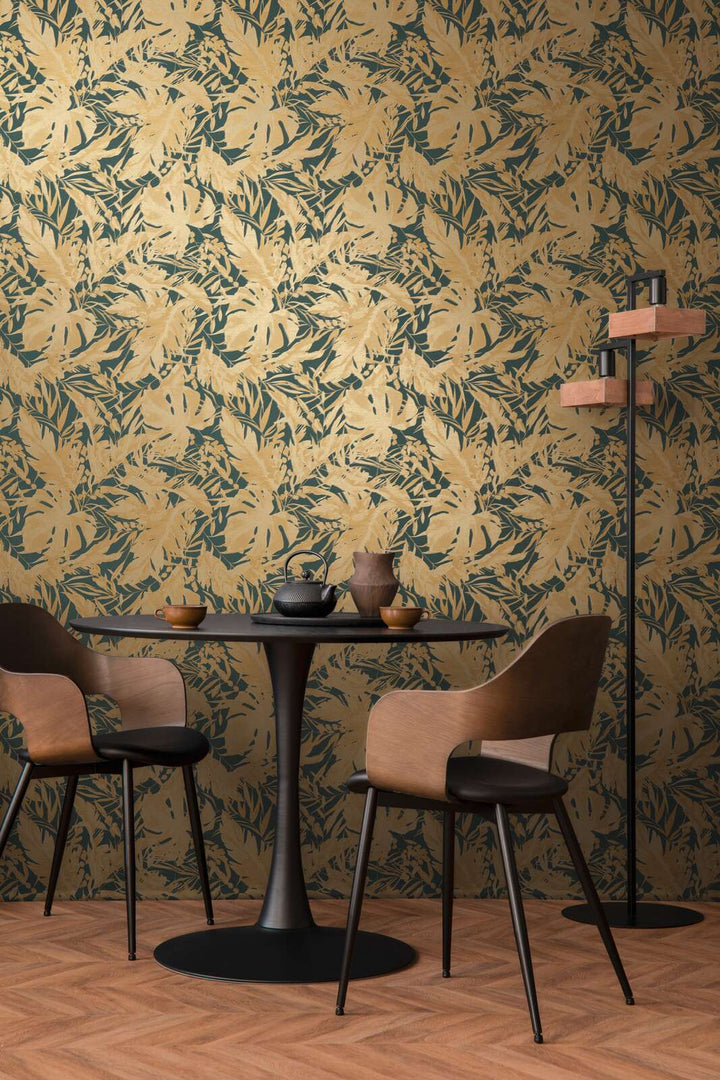 Textured non-woven wallpaper with elegant tropical leaves | green, gold - 3010154